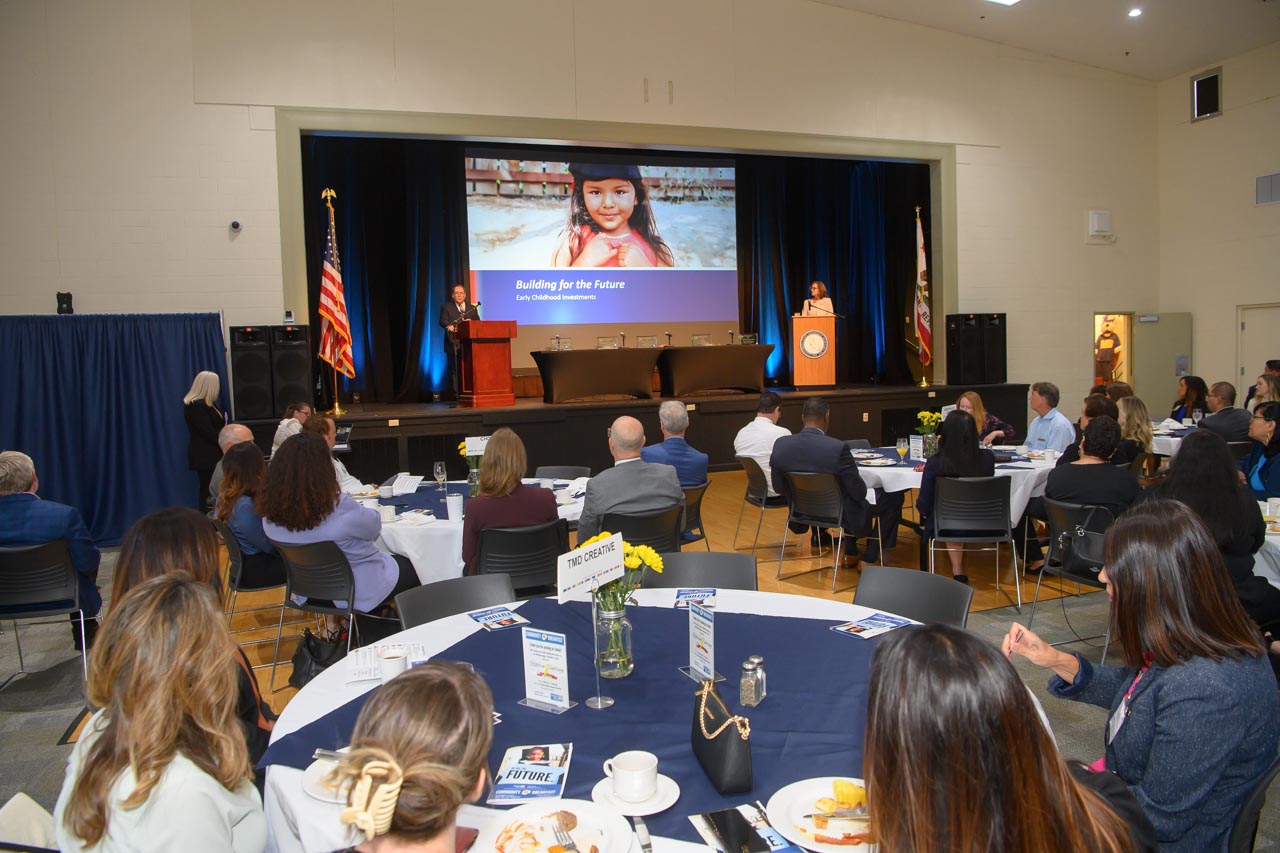 Presentation projection and crowd