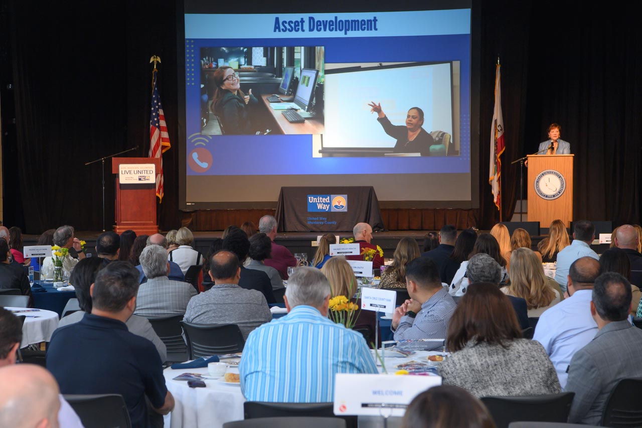 Presentation projection and crowd